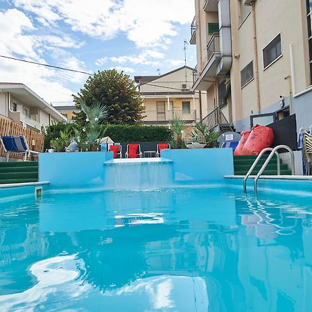 Hotel A Casa Nostra Rimini Esterno foto
