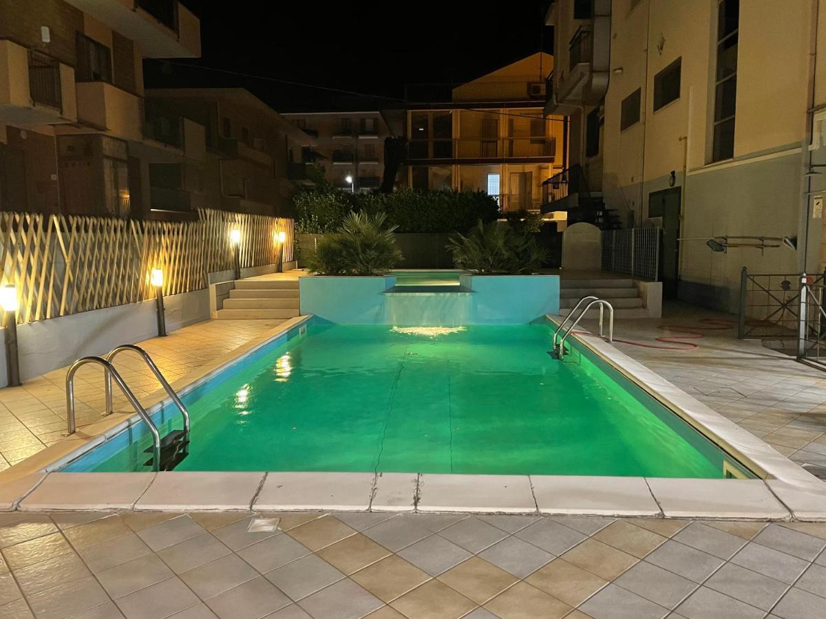 Hotel A Casa Nostra Rimini Esterno foto