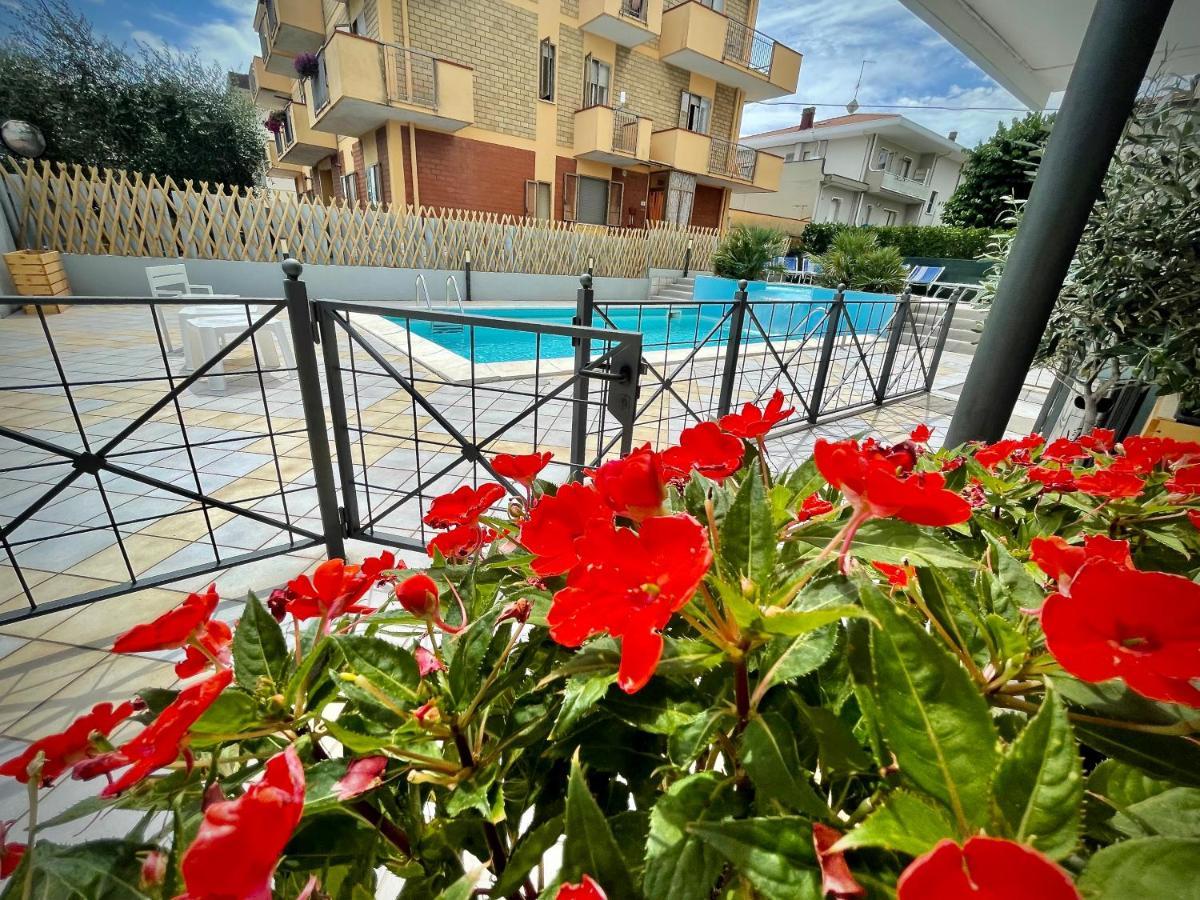 Hotel A Casa Nostra Rimini Esterno foto