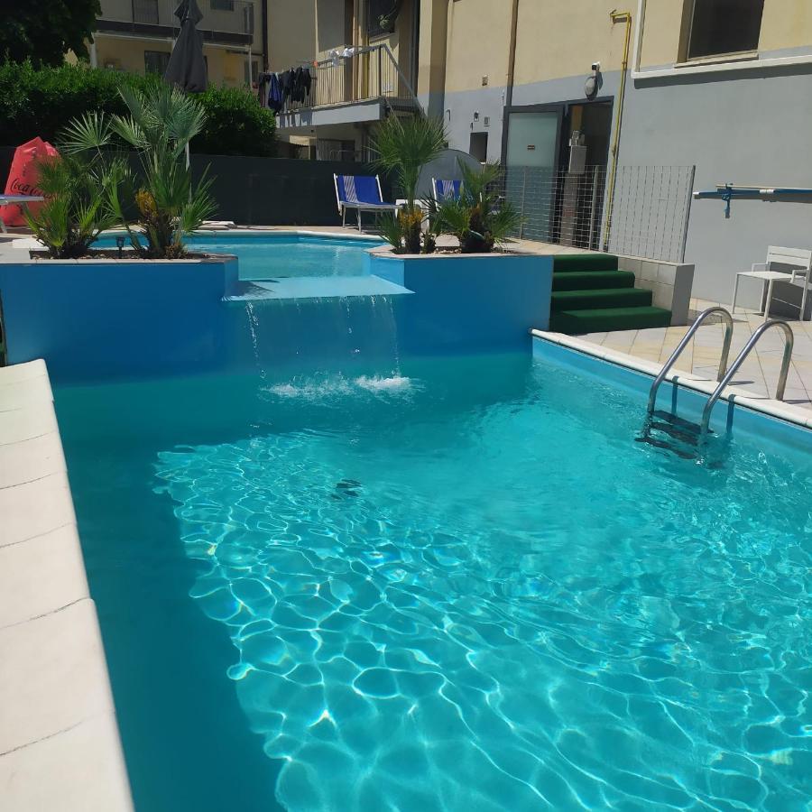 Hotel A Casa Nostra Rimini Esterno foto