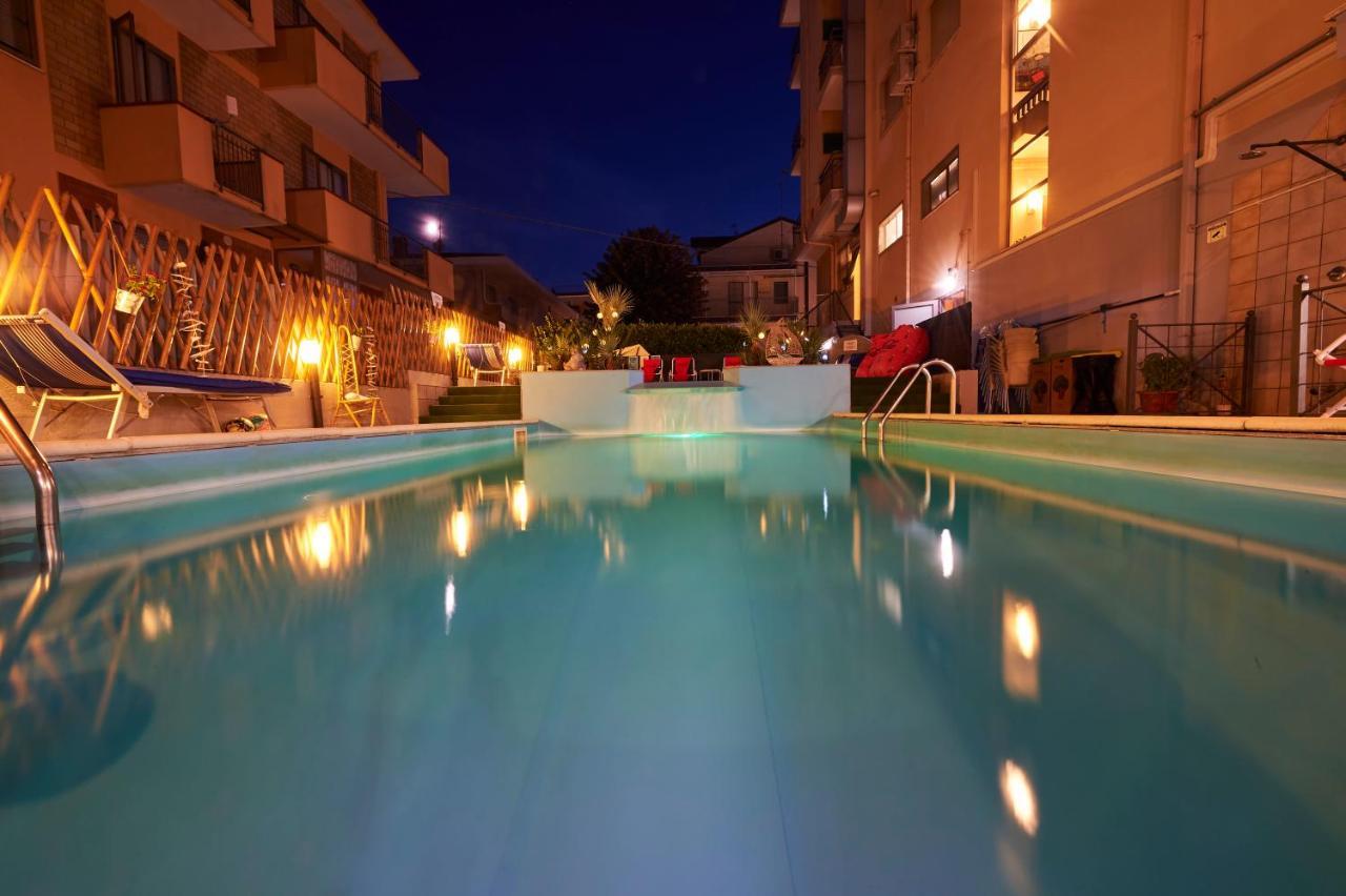 Hotel A Casa Nostra Rimini Esterno foto