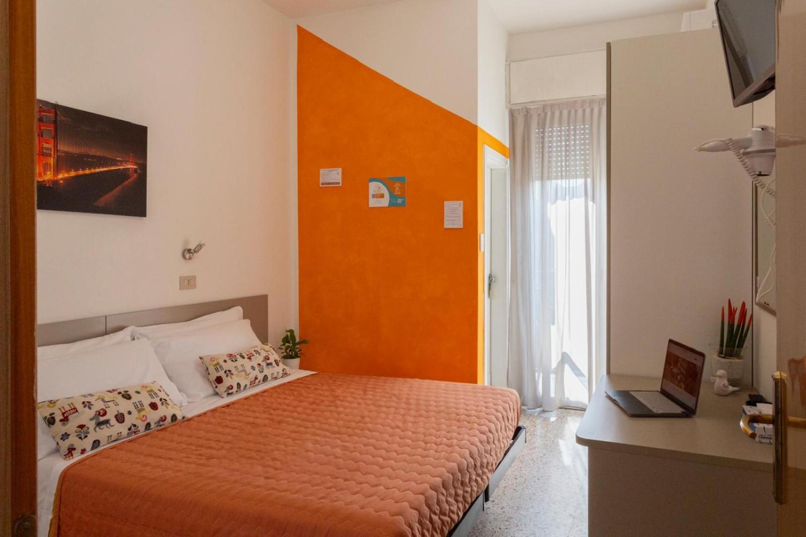 Hotel A Casa Nostra Rimini Esterno foto