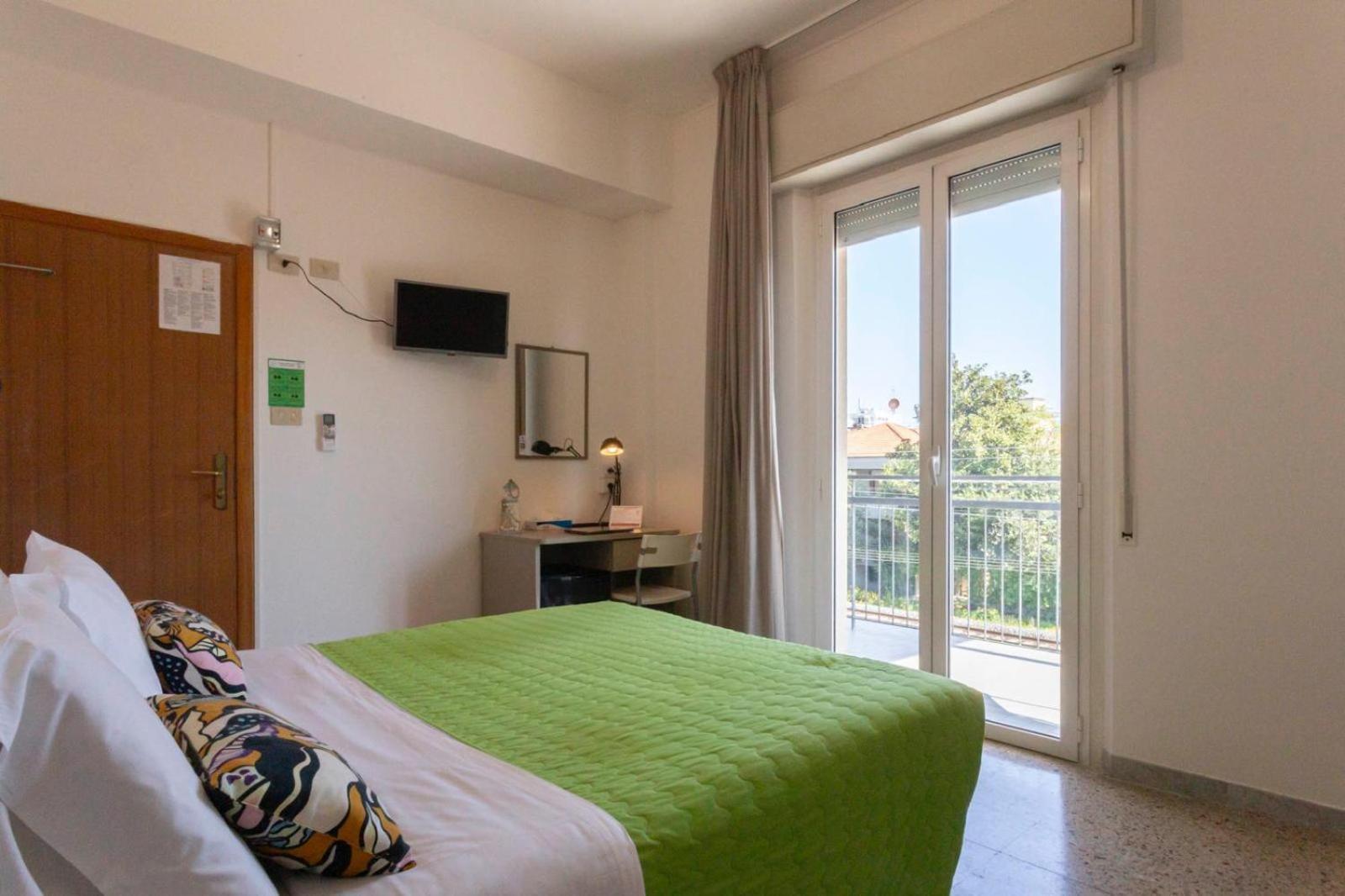 Hotel A Casa Nostra Rimini Esterno foto